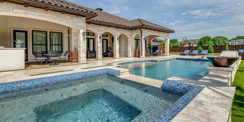 Custom pool built by Hoss Custom Pools - Burleson Texas